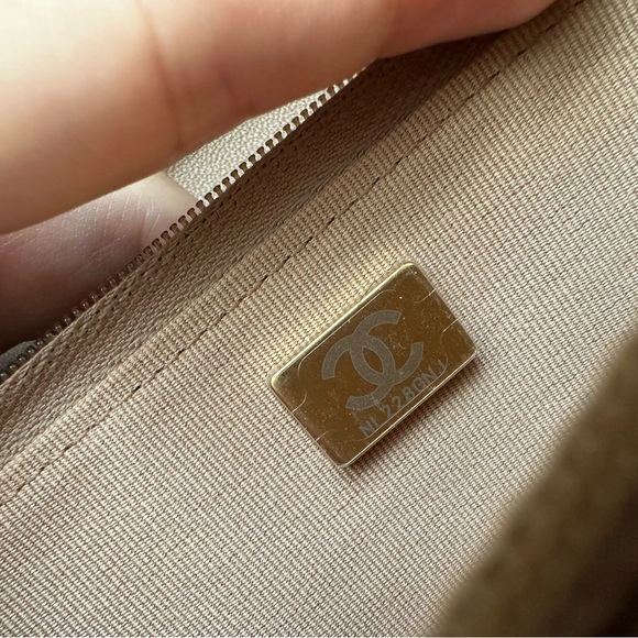 CHANEL TAN/LIGHT BROWN W/ GOLD HARDWARE WALLET ON CHAIN - Picture 6 of 8